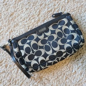 Coach wristlet black